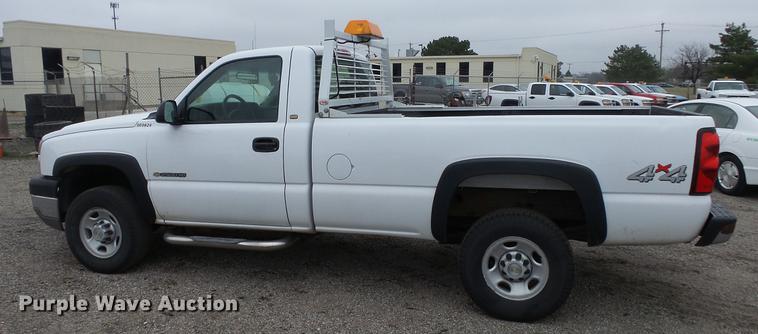 image for item DC3217 2005 Chevrolet Silverado 2500HD pickup truck