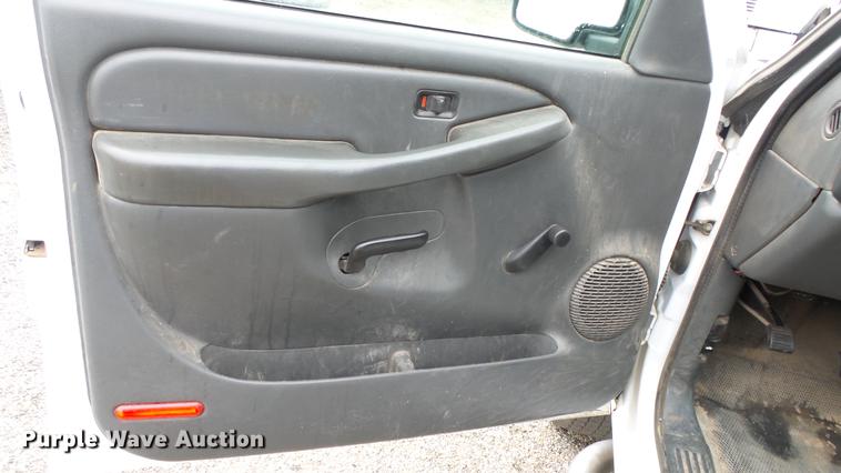 image for item DC3217 2005 Chevrolet Silverado 2500HD pickup truck