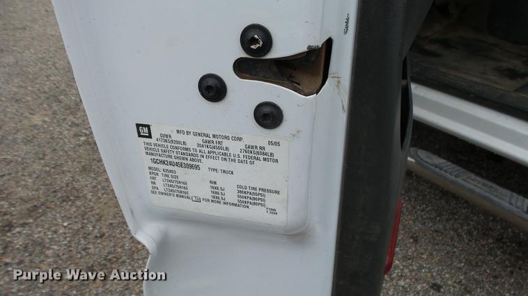 image for item DC3217 2005 Chevrolet Silverado 2500HD pickup truck