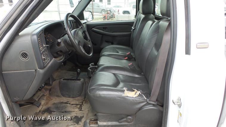 image for item DC3217 2005 Chevrolet Silverado 2500HD pickup truck