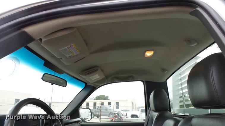 image for item DC3217 2005 Chevrolet Silverado 2500HD pickup truck