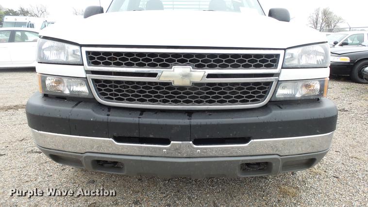 image for item DC3217 2005 Chevrolet Silverado 2500HD pickup truck