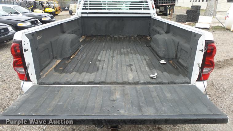 image for item DC3217 2005 Chevrolet Silverado 2500HD pickup truck