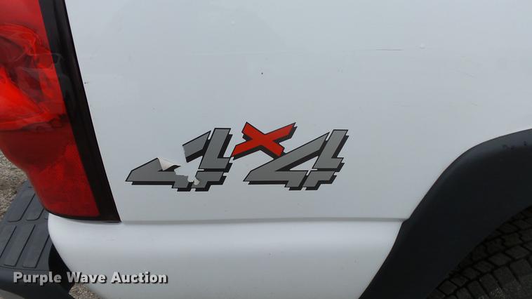 image for item DC3217 2005 Chevrolet Silverado 2500HD pickup truck