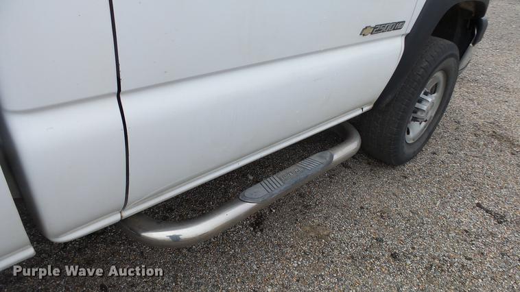 image for item DC3217 2005 Chevrolet Silverado 2500HD pickup truck