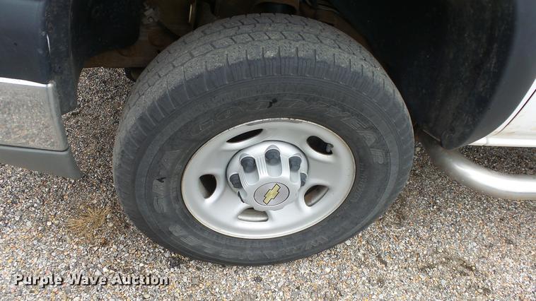 image for item DC3217 2005 Chevrolet Silverado 2500HD pickup truck