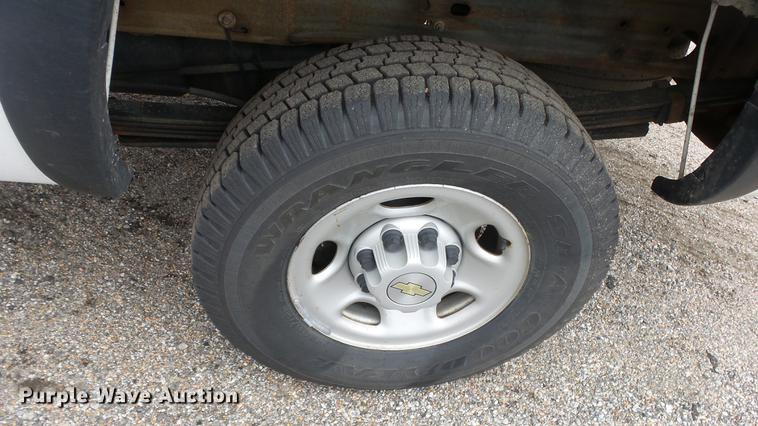 image for item DC3217 2005 Chevrolet Silverado 2500HD pickup truck