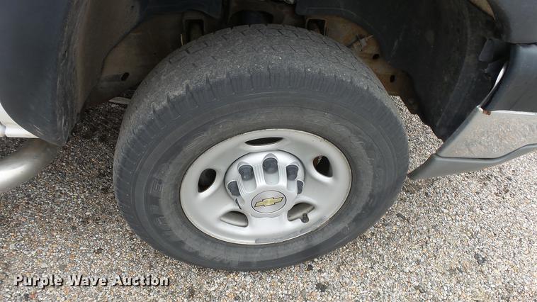 image for item DC3217 2005 Chevrolet Silverado 2500HD pickup truck