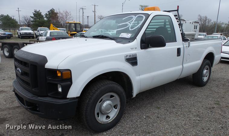 image for item DC3218 2008 Ford F250 Super Duty XL pickup truck
