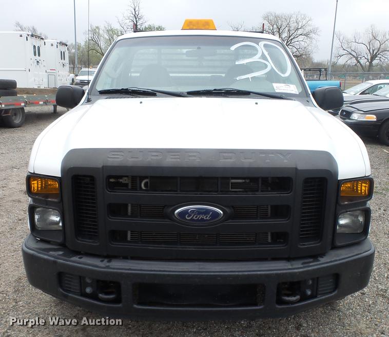 image for item DC3218 2008 Ford F250 Super Duty XL pickup truck