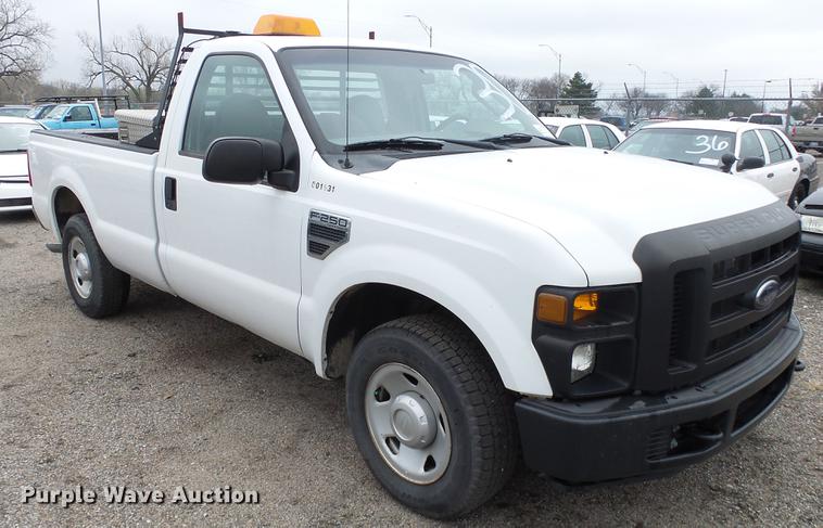 image for item DC3218 2008 Ford F250 Super Duty XL pickup truck