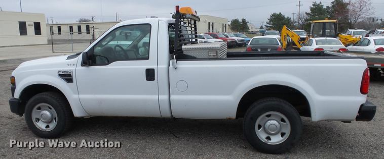 image for item DC3218 2008 Ford F250 Super Duty XL pickup truck