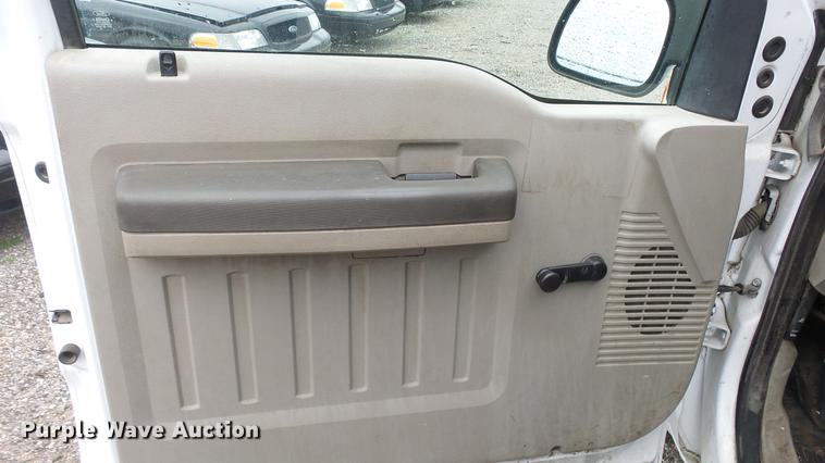 image for item DC3218 2008 Ford F250 Super Duty XL pickup truck