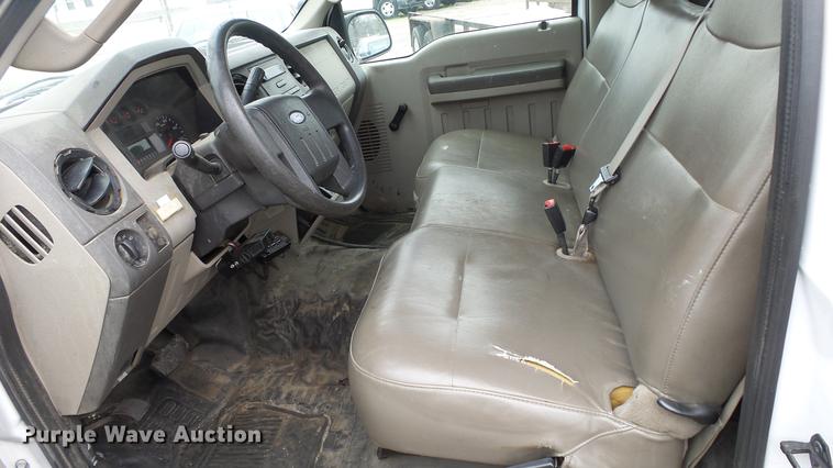 image for item DC3218 2008 Ford F250 Super Duty XL pickup truck