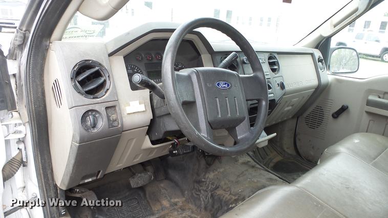 image for item DC3218 2008 Ford F250 Super Duty XL pickup truck