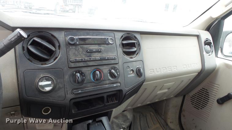 image for item DC3218 2008 Ford F250 Super Duty XL pickup truck