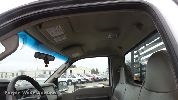 image for item DC3218 2008 Ford F250 Super Duty XL pickup truck