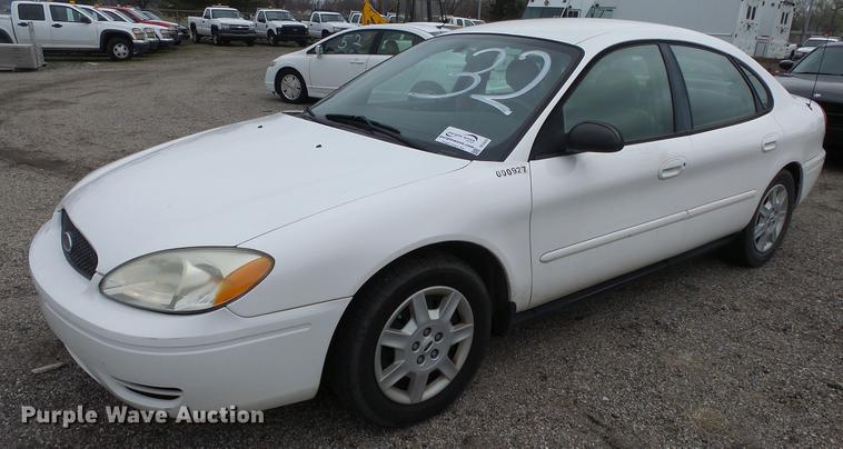 image for item DC3220 2006 Ford Taurus SE