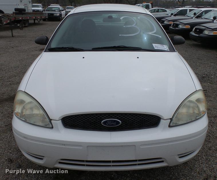 image for item DC3220 2006 Ford Taurus SE
