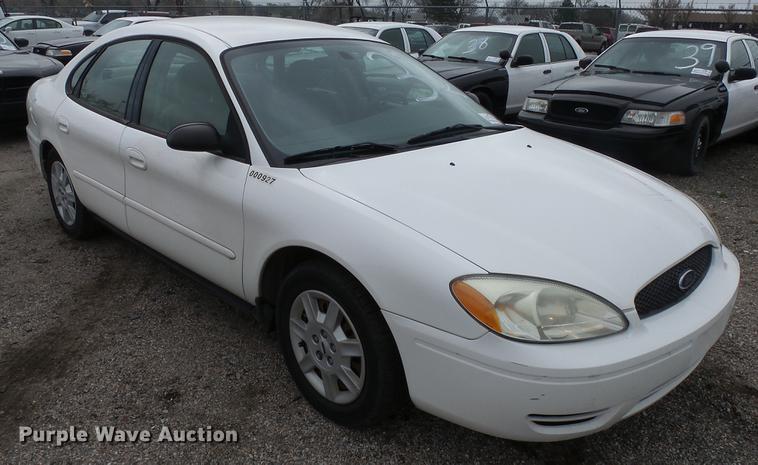 image for item DC3220 2006 Ford Taurus SE