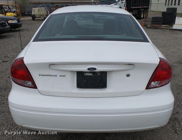 image for item DC3220 2006 Ford Taurus SE