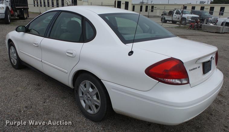 image for item DC3220 2006 Ford Taurus SE