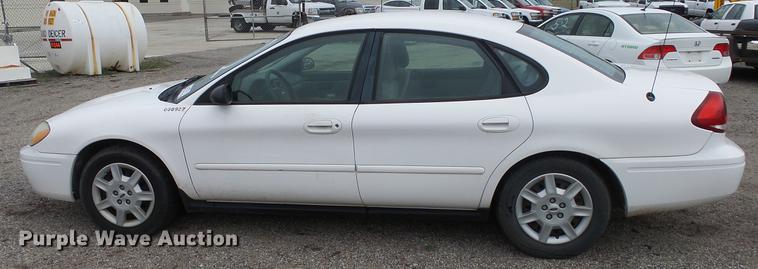 image for item DC3220 2006 Ford Taurus SE
