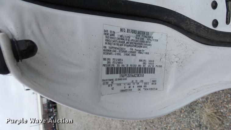 image for item DC3220 2006 Ford Taurus SE