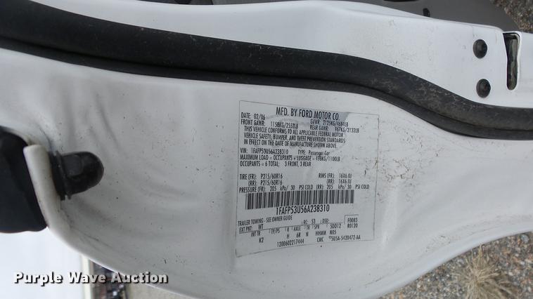 image for item DC3220 2006 Ford Taurus SE