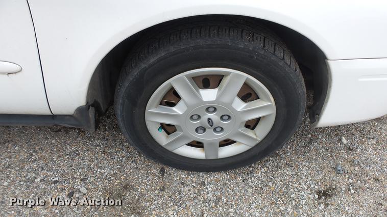 image for item DC3220 2006 Ford Taurus SE