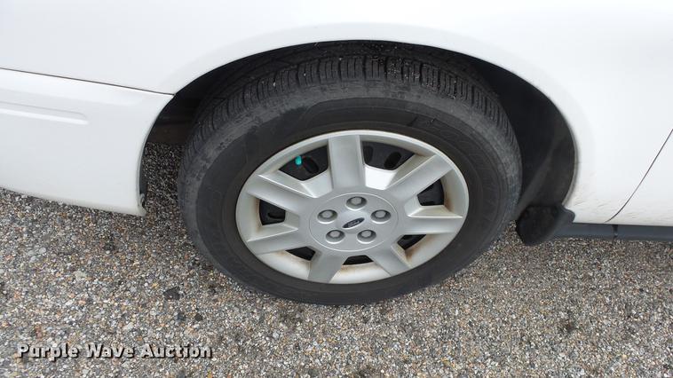 image for item DC3220 2006 Ford Taurus SE