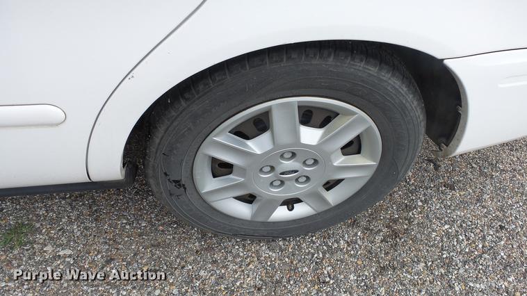 image for item DC3220 2006 Ford Taurus SE