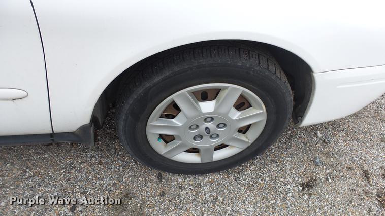 image for item DC3220 2006 Ford Taurus SE