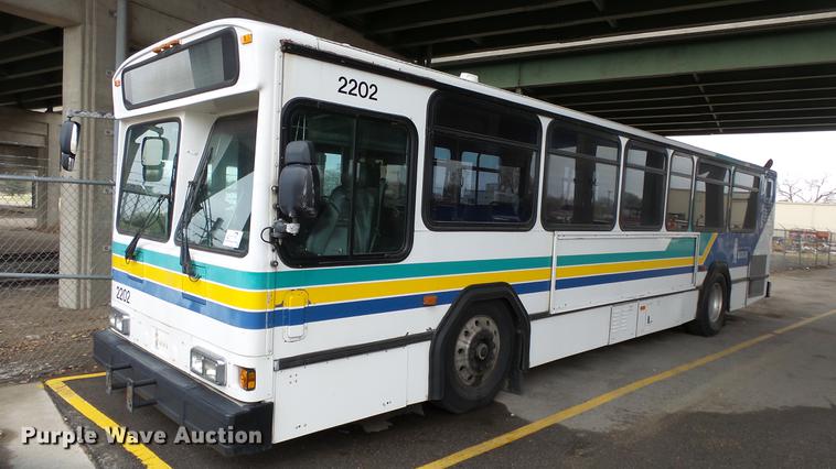 image for item DC3233 2002 Gillig C20B096N4 transit bus