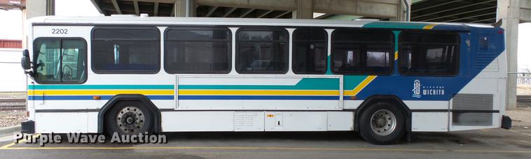 image for item DC3233 2002 Gillig C20B096N4 transit bus