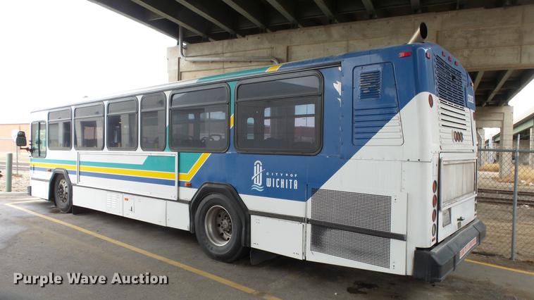 image for item DC3233 2002 Gillig C20B096N4 transit bus