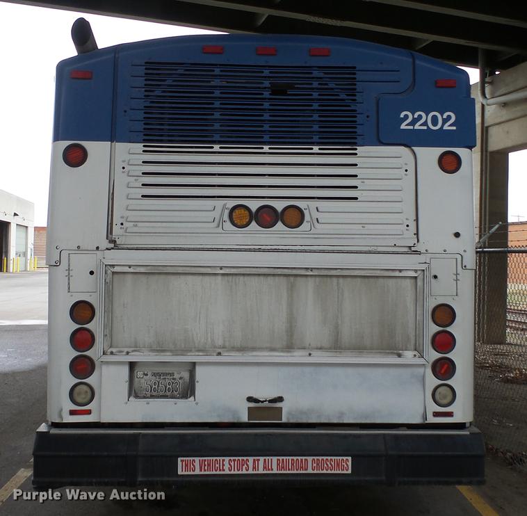 image for item DC3233 2002 Gillig C20B096N4 transit bus