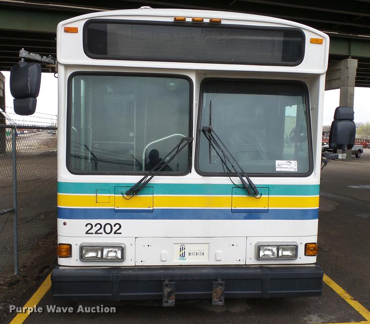image for item DC3233 2002 Gillig C20B096N4 transit bus