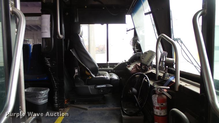 image for item DC3233 2002 Gillig C20B096N4 transit bus