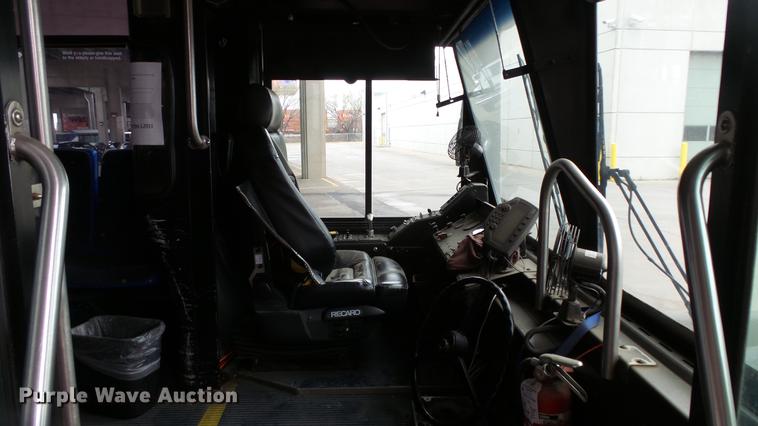 image for item DC3233 2002 Gillig C20B096N4 transit bus