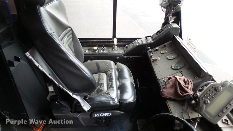 image for item DC3233 2002 Gillig C20B096N4 transit bus