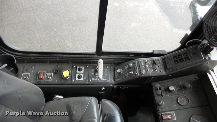 image for item DC3233 2002 Gillig C20B096N4 transit bus