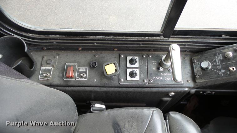 image for item DC3233 2002 Gillig C20B096N4 transit bus