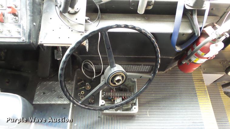 image for item DC3233 2002 Gillig C20B096N4 transit bus