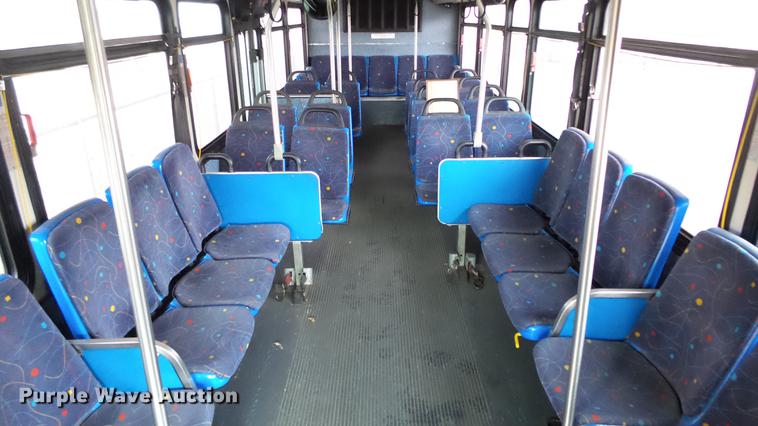 image for item DC3233 2002 Gillig C20B096N4 transit bus