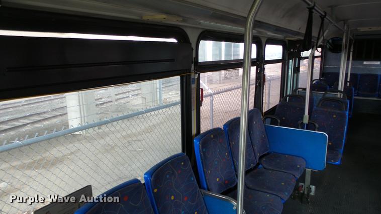 image for item DC3233 2002 Gillig C20B096N4 transit bus