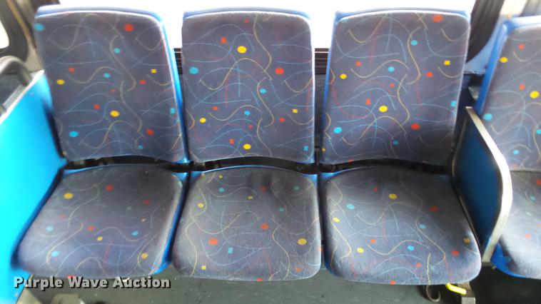 image for item DC3233 2002 Gillig C20B096N4 transit bus