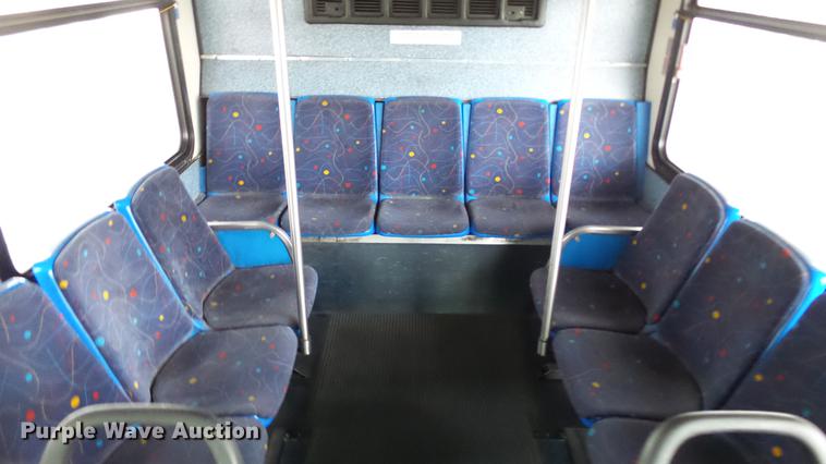 image for item DC3233 2002 Gillig C20B096N4 transit bus