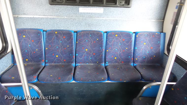 image for item DC3233 2002 Gillig C20B096N4 transit bus