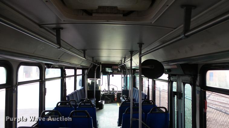 image for item DC3233 2002 Gillig C20B096N4 transit bus